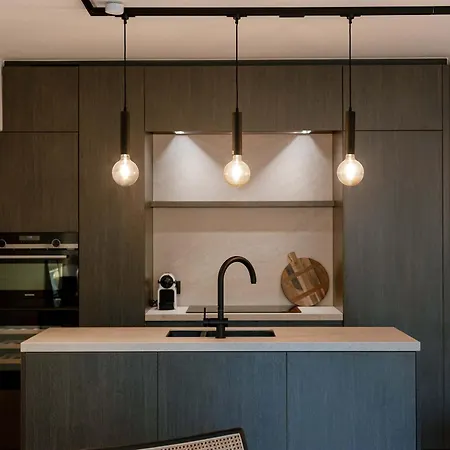 Huswell - Elegant Seaside Getaway In